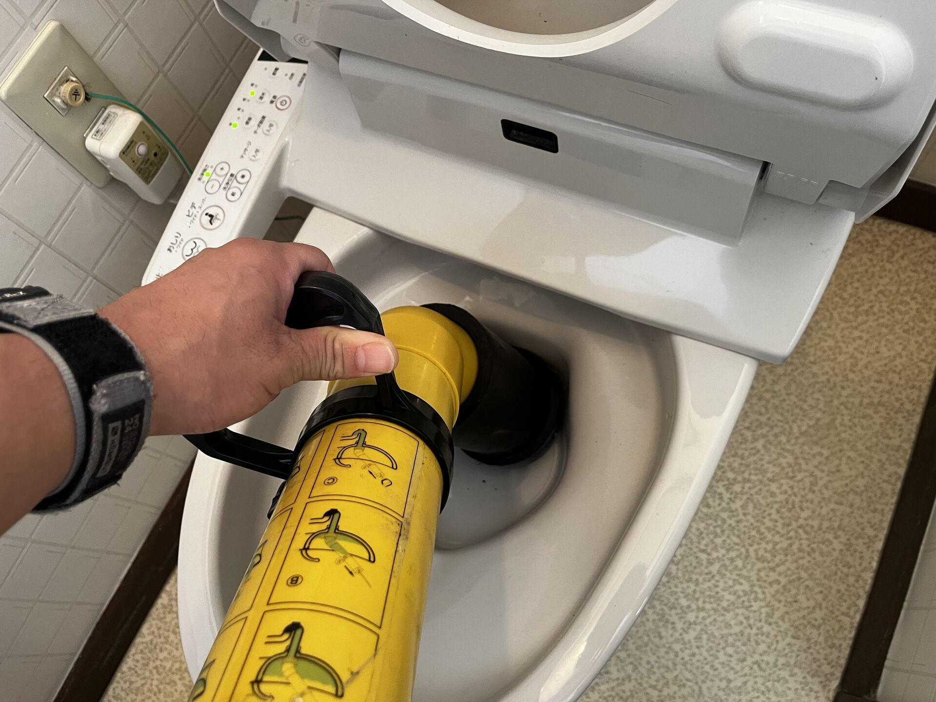 京都市でトイレ詰まり対応で高圧洗浄実施！