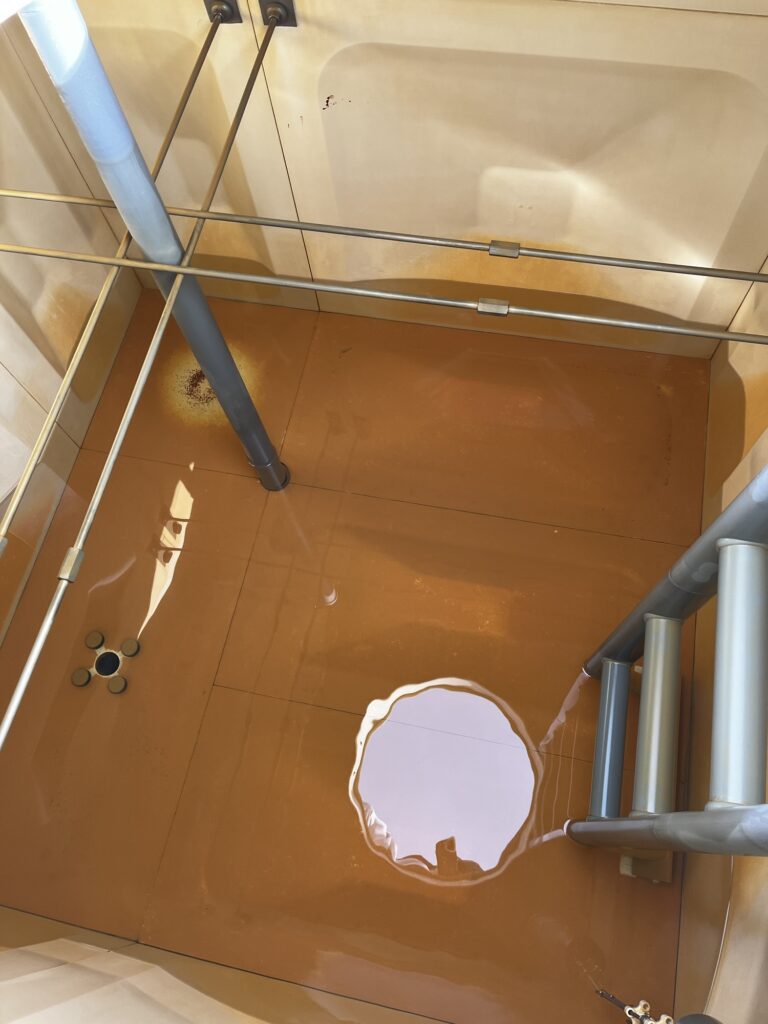 井水槽清掃前